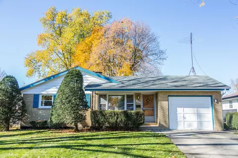 1306 Algonquin Dr, Elgin, IL 60120