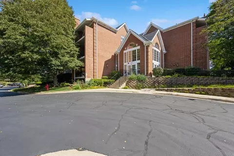 53 Hunt Club Dr #53, Saint Charles, IL 60174