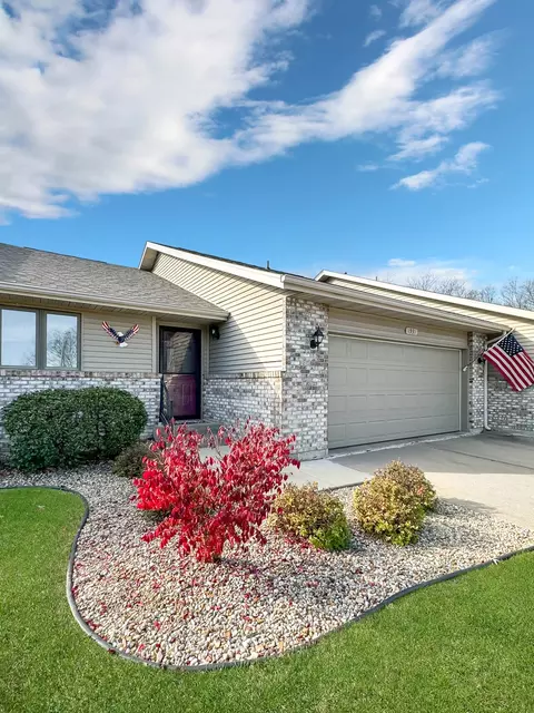 1935 W Mesa Dr #12, Freeport, IL 61032