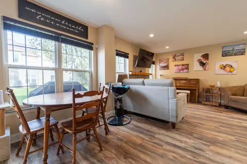 2742 Borkshire Ln, Aurora, IL 60502 photo 9