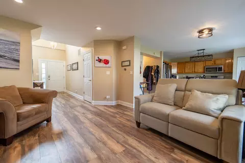 2742 Borkshire Ln, Aurora, IL 60502 photo 7