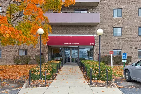 1460 Fairlane Dr #122, Schaumburg, IL 60193