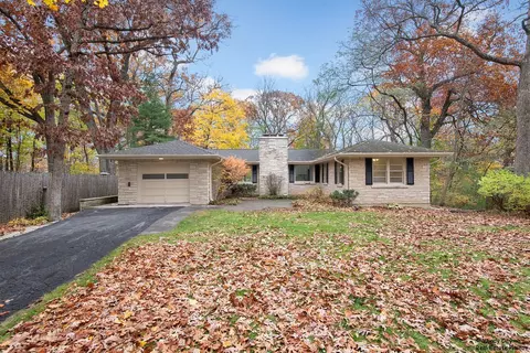 1555 Willow Rd, Lake Forest, IL 60045