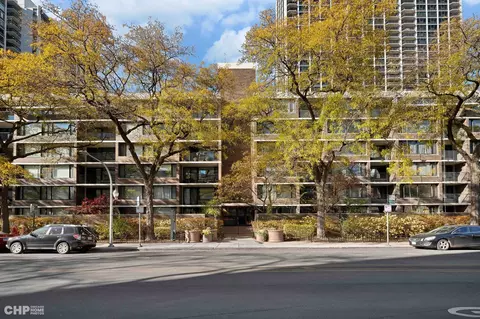 1555 N Sandburg Ter #410K, Chicago, IL 60610
