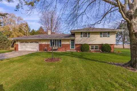 112 Olive St, Towanda, IL 61776 photo 3