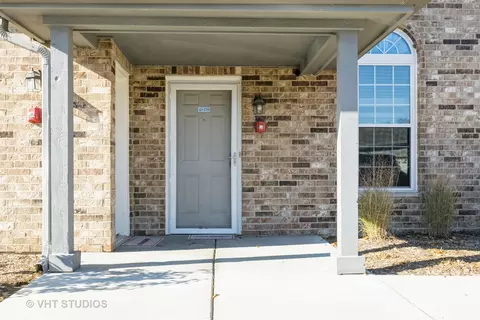 43 Foxcroft Rd #139, Naperville, IL 60565