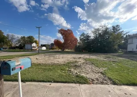307 N Main St, Earlville, IL 60518