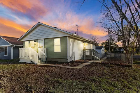 903 Oakwood Dr, Round Lake Beach, IL 60073