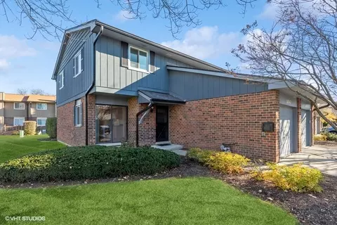 1043 Wigtown Ct, Wheaton, IL 60189