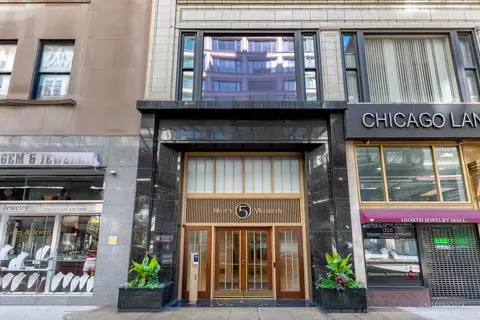 5 N Wabash Ave #802, Chicago, IL 60602