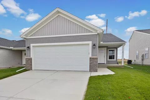 6 Megan Ct, Bloomington, IL 61705