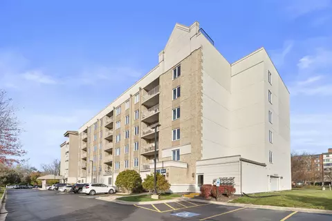 2030 Saint Regis Dr #523, Lombard, IL 60148