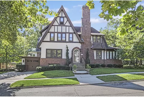 736 Roger Ave, Kenilworth, IL 60043