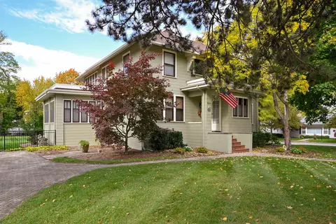 820 N Main St, Wheaton, IL 60187