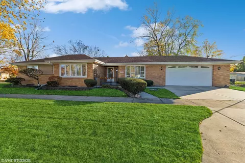 18716 Sherman St, Lansing, IL 60438