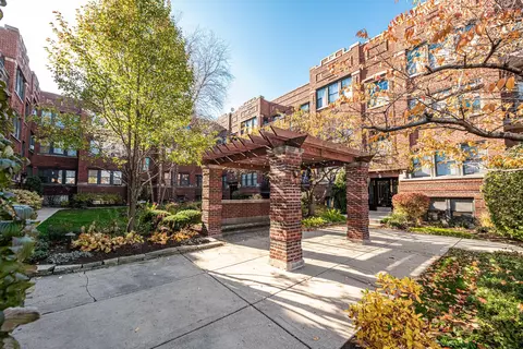 647 Garfield St #2, Oak Park, IL 60304