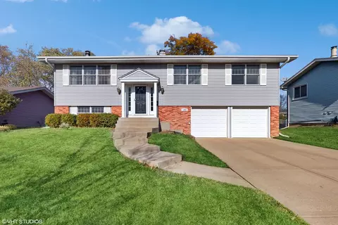 1282 W Oakmont Rd, Hoffman Estates, IL 60169