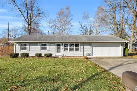 1215 Holiday Dr, Champaign, IL 61821
