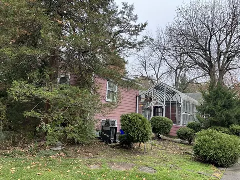 415 S Villa Ave, Villa Park, IL 60181