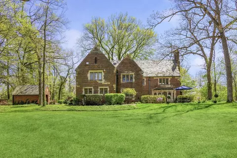 990 E Illinois Rd, Lake Forest, IL 60045