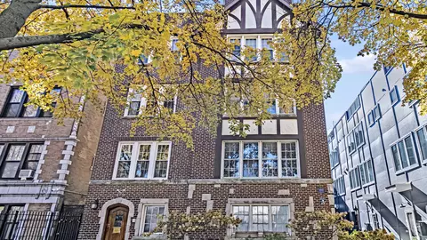 1527 W Estes Ave #2B, Chicago, IL 60626