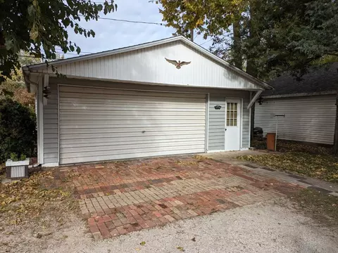 512 E Chestnut St, Bloomington, IL 61701 photo 2