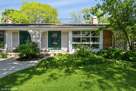 607 Carriage Hill Dr #607, Glenview, IL 60025