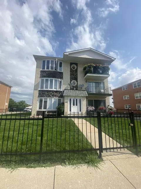 8106 Marion Dr #2E, Justice, IL 60458
