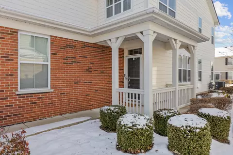 410 Blackstone Ave, Elgin, IL 60124 photo 3