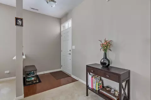 410 Blackstone Ave, Elgin, IL 60124 photo 4
