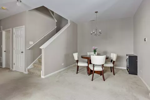410 Blackstone Ave, Elgin, IL 60124 photo 7