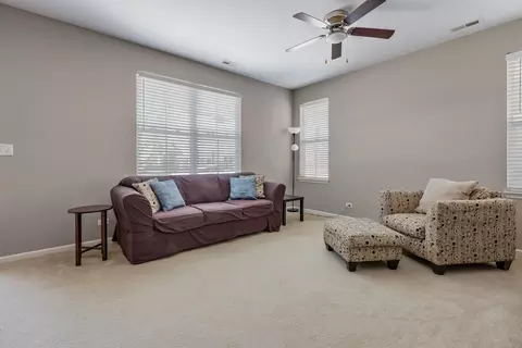410 Blackstone Ave, Elgin, IL 60124 photo 10