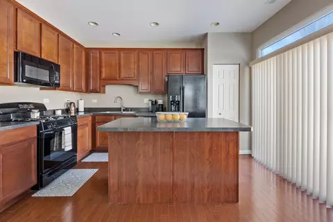 410 Blackstone Ave, Elgin, IL 60124 photo 11