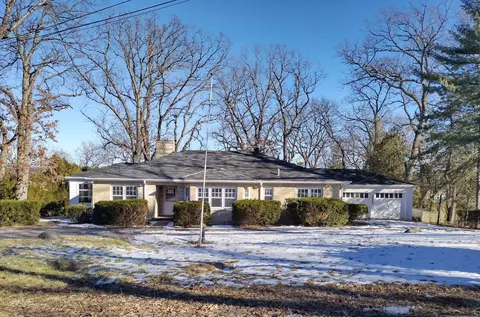 2443 S Bonnie Brook Ln, Waukegan, IL 60087