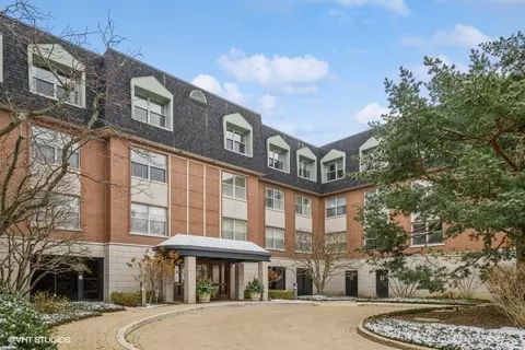 800 Deerfield Rd #111, Highland Park, IL 60035