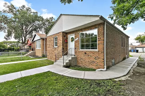 2132 W 73rd St, Chicago, IL 60636