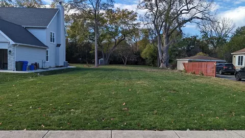 950 Highland Ave, Glen Ellyn, IL 60137
