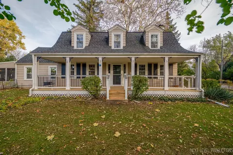 221 Spring St, Geneva, IL 60134