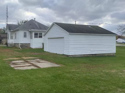 224 Scott St, Chenoa, IL 61726 photo 2