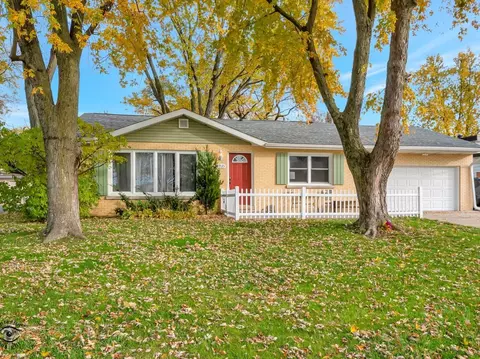 15935 Debra Dr, Oak Forest, IL 60452