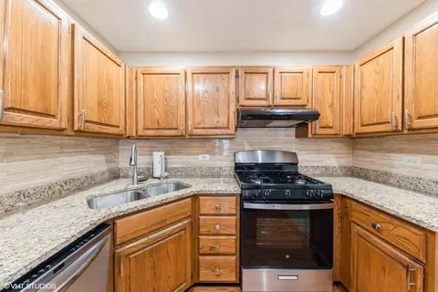603 College Crossing Xing N, Rolling Meadows, IL 60008 photo 4