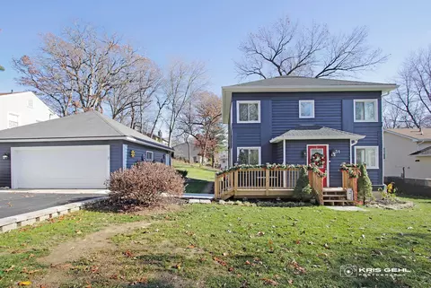 31 Woodland Ave, Fox Lake, IL 60020