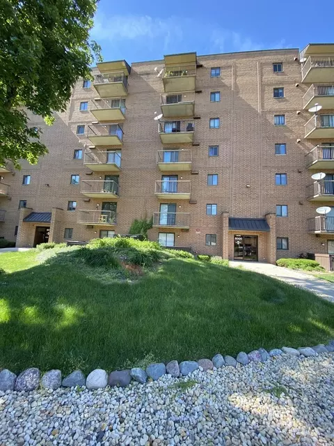 6000 Lake Bluff Dr #701, Tinley Park, IL 60477