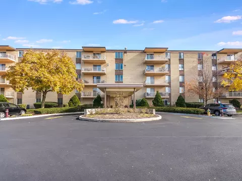 110 W Butterfield Rd #112S, Elmhurst, IL 60126