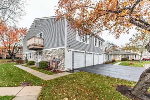 1066 Newport Hbr #1066, Schaumburg, IL 60193