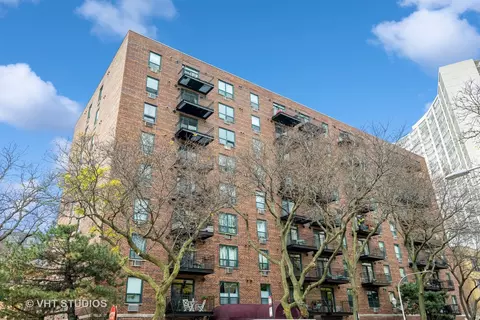 3900 N Pine Grove Ave #907, Chicago, IL 60613