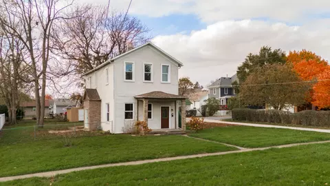 158 S Sycamore St, El Paso, IL 61738
