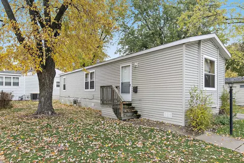 1187 Lakewood Rd, Elgin, IL 60123