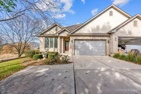 744 Fairmont Ct #3, Westmont, IL 60559