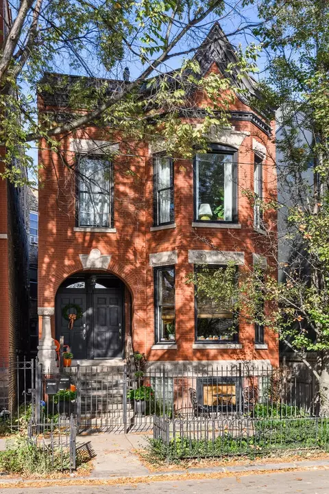 2038 W Huron St, Chicago, IL 60612